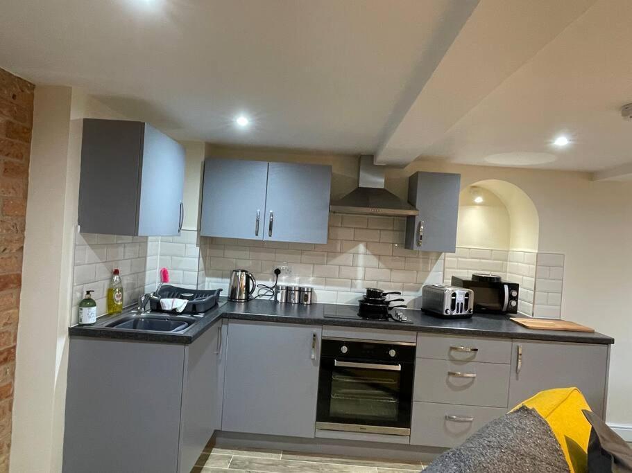 1 Hatton House 2 Bedroom 2 Bathroom Spacious Basement Flat Newark upon Trent المظهر الخارجي الصورة
